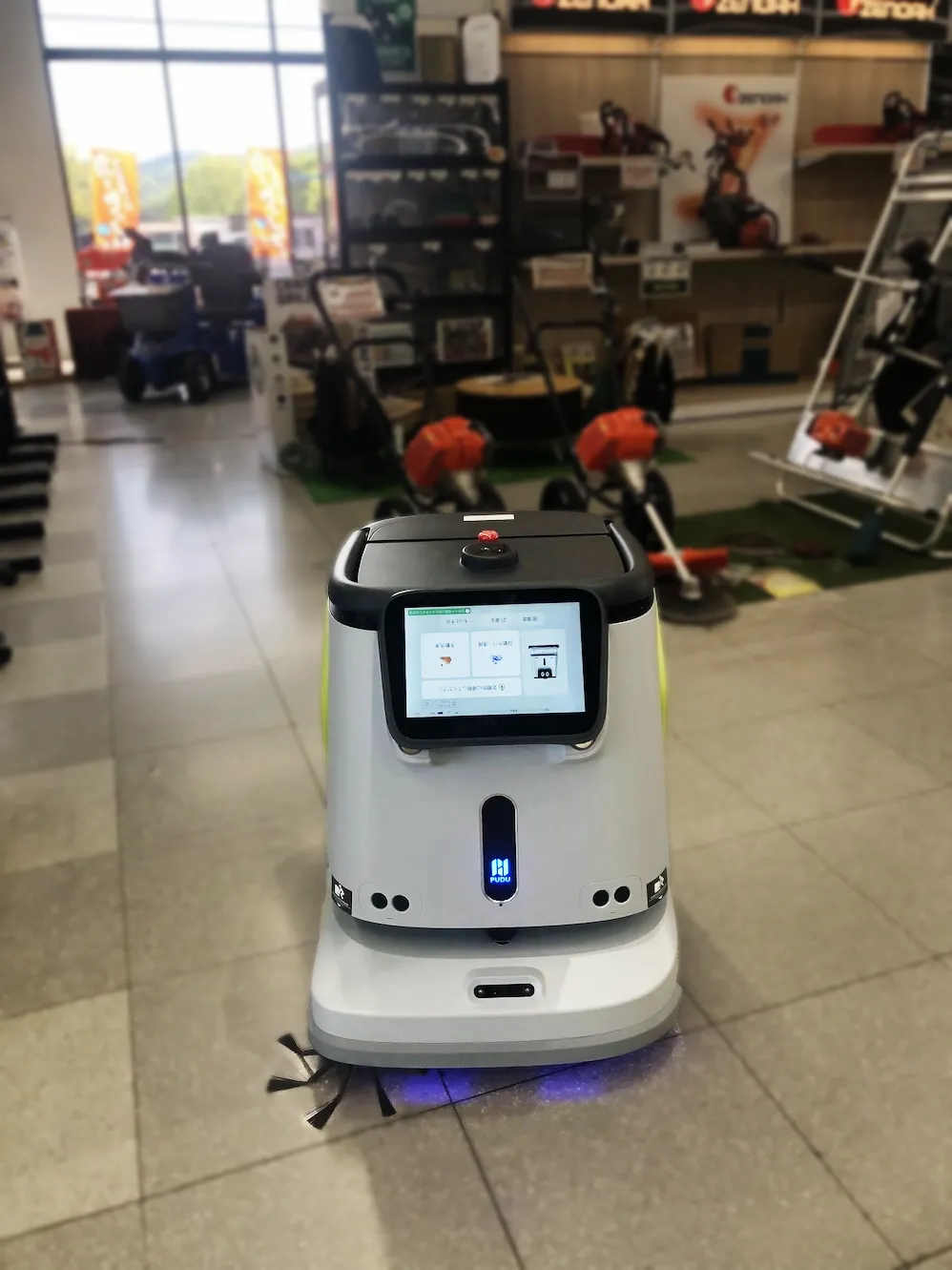 PUDU CC1 店内稼働